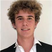 Soy un estudiante de business managment de nacionalidad francesa nacido en España con cierta pasión por los idiomas. Soy energético, sonriente y muy paciente, me encantaría poder enseñar el bonito idioma que es el francés a niños que lo necesiten por el c